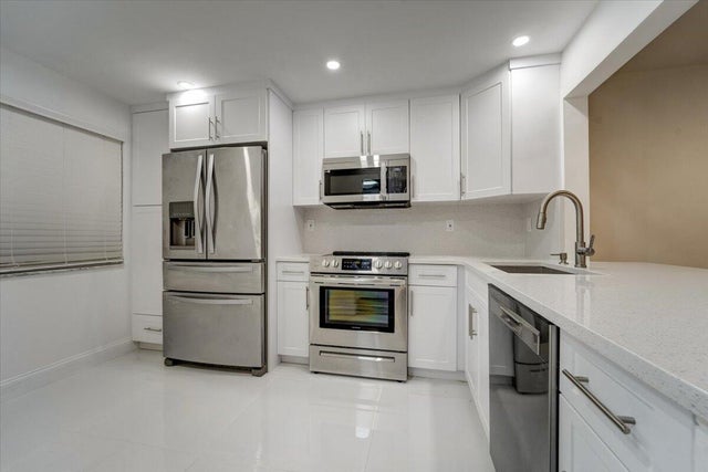 3 of 19 - 3601 Inverrary Drive Dr #102, Lauderhill, FL