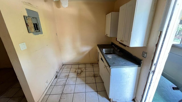 5 of 17 - 4719 Pinewood Avenue, West Palm Beach, FL
