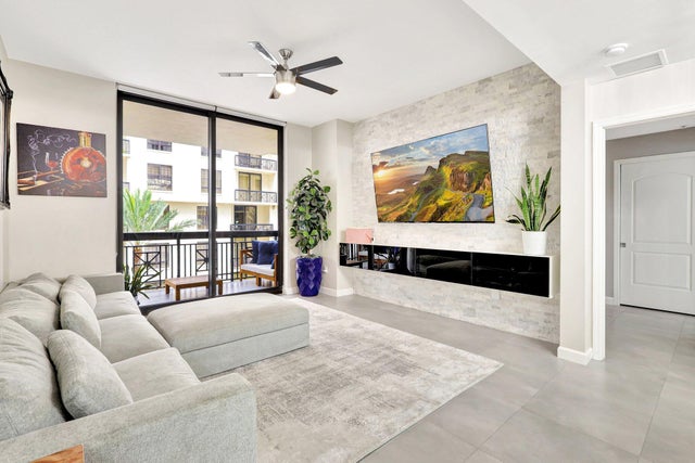 2 of 51 - 801 S Olive Av #1018, West Palm Beach, FL