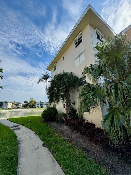 2 of 39 - 2615 S Garden Dr #101, Lake Worth, FL