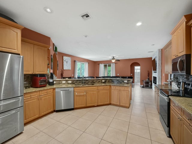 4 of 16 - 1371 Sw Halford Av, Port Saint Lucie, FL
