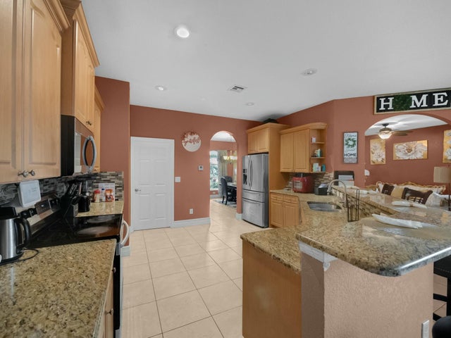 5 of 16 - 1371 Sw Halford Av, Port Saint Lucie, FL