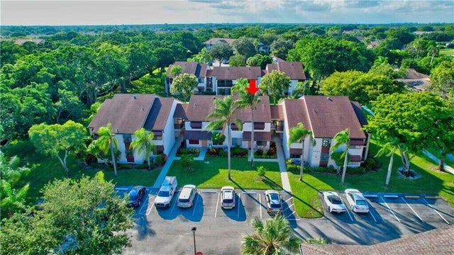4 of 27 - 5040 Rose Hill Dr #204, Boynton Beach, FL