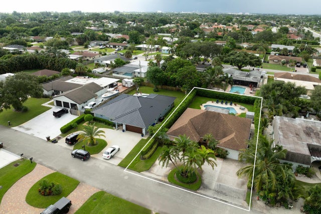 3 of 28 - 1912 Antigua Road, Lake Clarke Shores, FL
