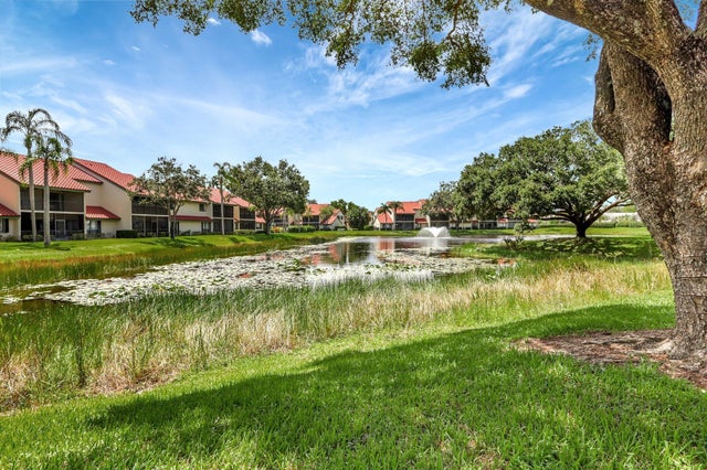 3 of 39 - 2 Lexington Lane E #bldg 2 Unit# 2-b, Palm Beach Gardens, FL