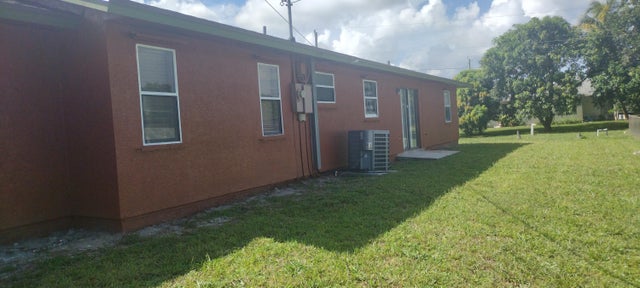 2 of 9 - 2002 N 31st Street, Fort Pierce, FL