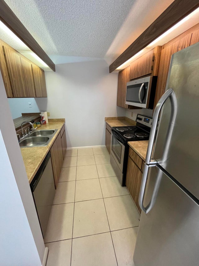 3 of 23 - 5643 56th Wy, West Palm Beach, FL