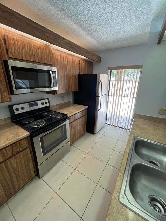 4 of 23 - 5643 56th Wy, West Palm Beach, FL