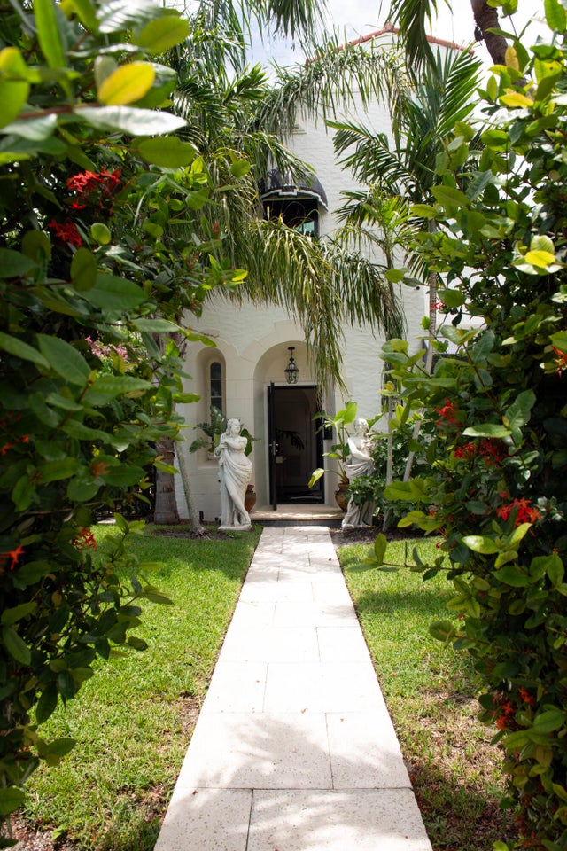 3 of 22 - 5801 S Olive Av, West Palm Beach, FL