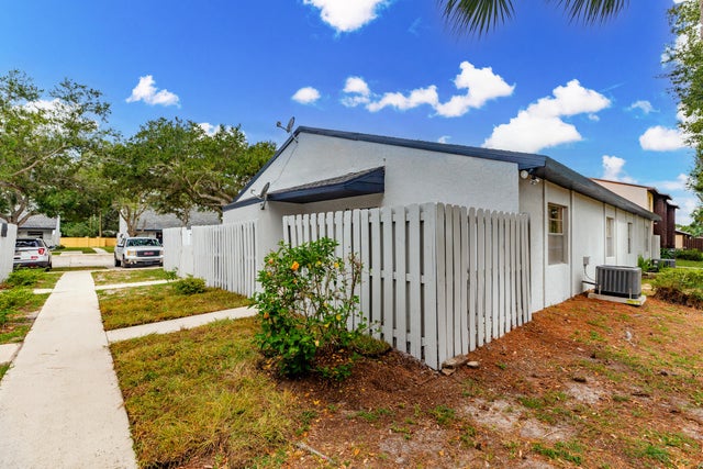 2 of 28 - 2007 Oleander Blvd #apt D, Fort Pierce, FL