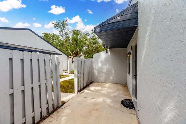 5 of 28 - 2007 Oleander Blvd #apt D, Fort Pierce, FL