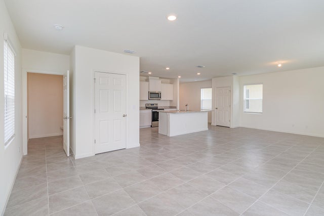 2 of 29 - 520 Seafoam Cir, Fort Pierce, FL