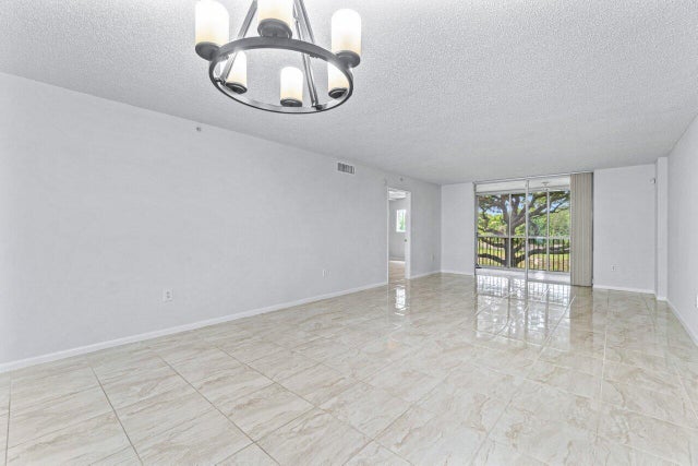 3 of 25 - 4734 Lucerne Lakes Blvd #204, Lake Worth, FL