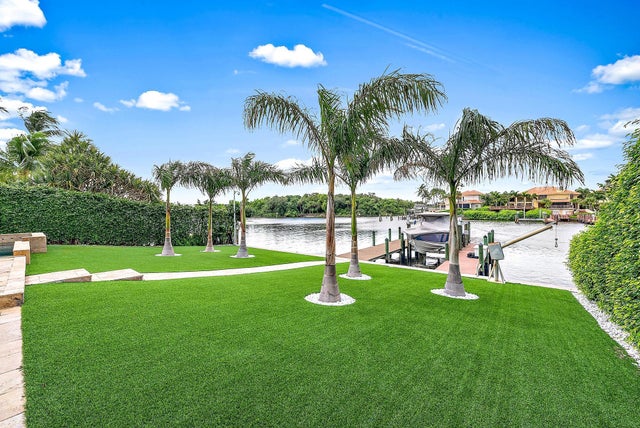 5 of 35 - 2117 N Suzanne Circle, North Palm Beach, FL