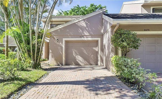 2 of 39 - 6674 Thornhill Ct, Boca Raton, FL