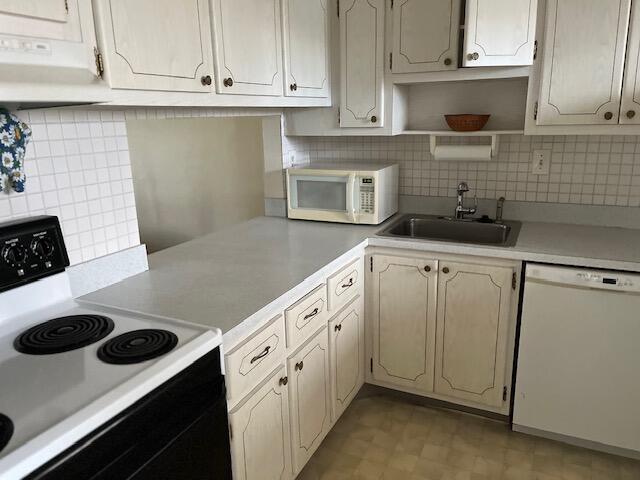 4 of 8 - 2687 N Garden Dr #201, Lake Worth, FL