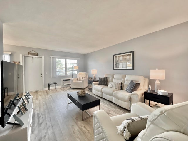 1 of 23 - 2542 S Federal Hwy #10, Boynton Beach, FL