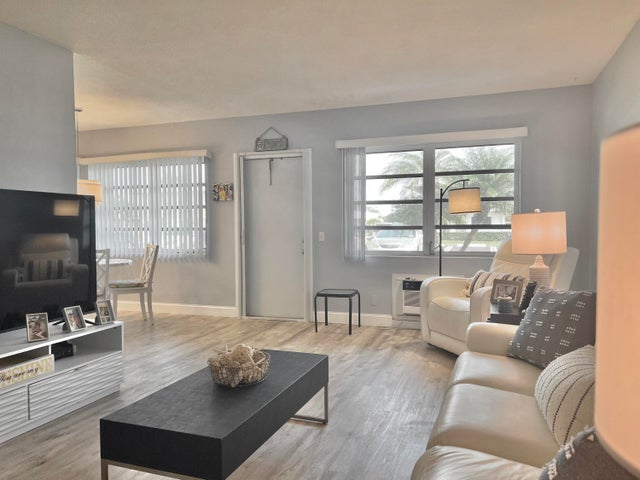 4 of 23 - 2542 S Federal Hwy #10, Boynton Beach, FL