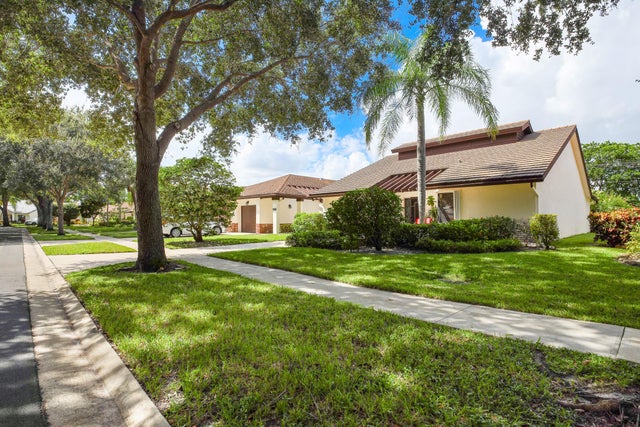2 of 49 - 4940 Boxwood Cir, Boynton Beach, FL