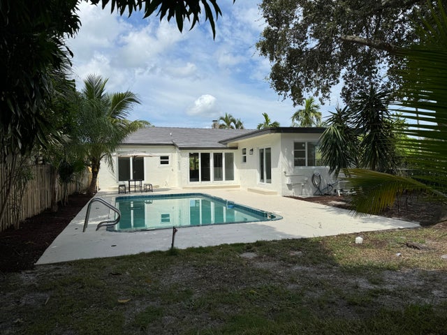 2 of 39 - 722 N K St, Lake Worth Beach, FL