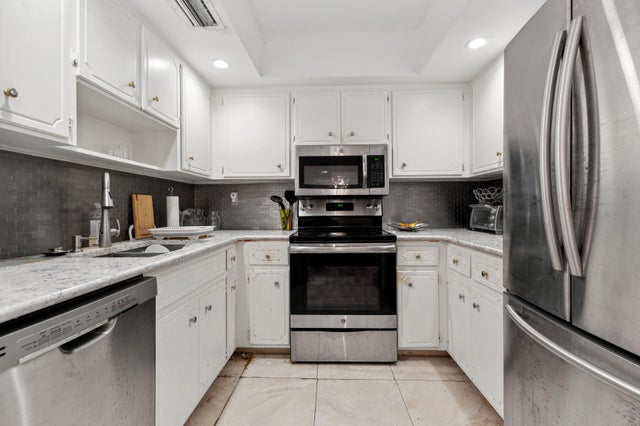 3 of 11 - 301 Venetian Dr #15, Delray Beach, FL