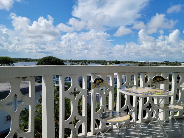 3 of 18 - 2381 Sunset Avenue #406, Lake Worth Beach, FL