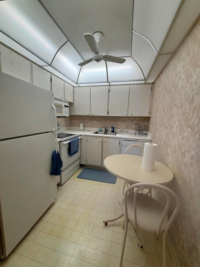 4 of 24 - 3400 Springdale Boulevard #302, Palm Springs, FL