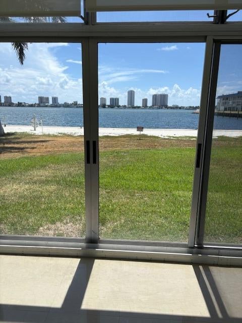 1 of 37 - 2936 Lake Shore Dr #101, Riviera Beach, FL