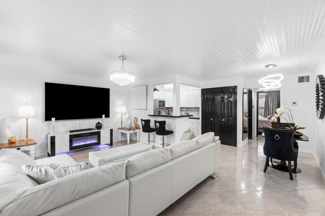 1 of 33 - 340 Horizons W #102, Boynton Beach, FL