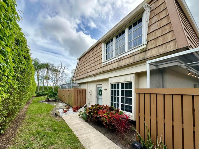 1 of 22 - 11551 Winchester Drive, Palm Beach Gardens, FL