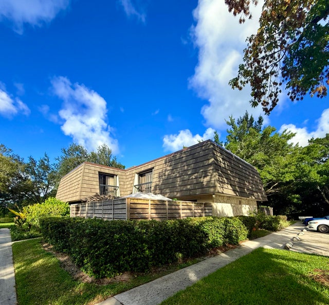 1 of 15 - 903 9th Terrace, Palm Beach Gardens, FL