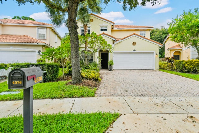 2 of 46 - 4576 Thornwood Circle, Palm Beach Gardens, FL