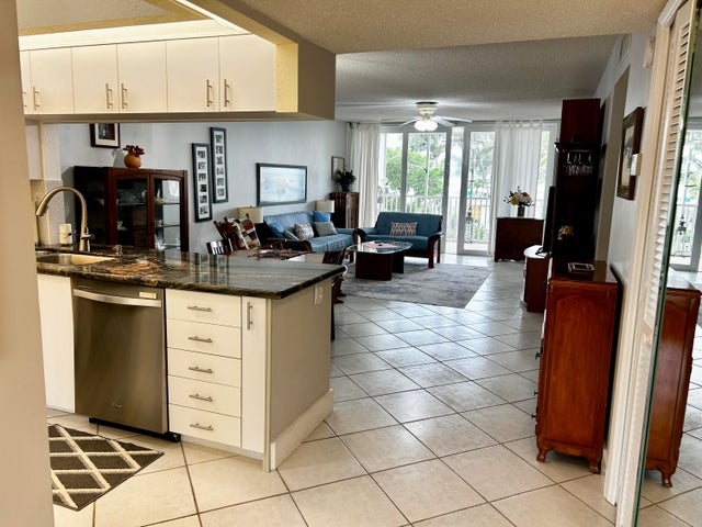 5 of 18 - 3165 Ne 48th Ct #211, Lighthouse Point, FL
