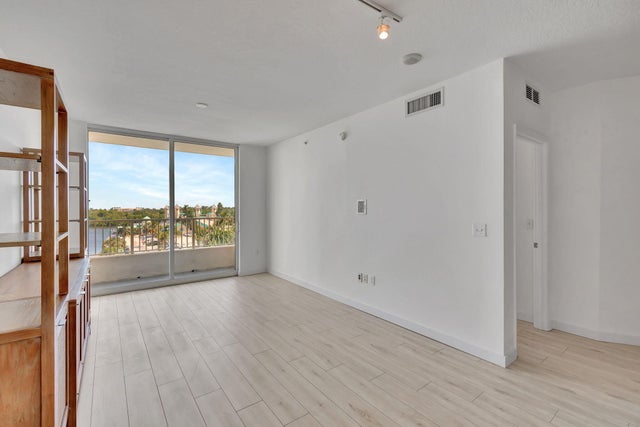 3 of 35 - 100 Ne 6th Street #505, Boynton Beach, FL