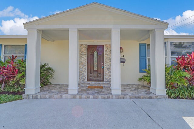 5 of 49 - 704 Eastwind Dr, North Palm Beach, FL