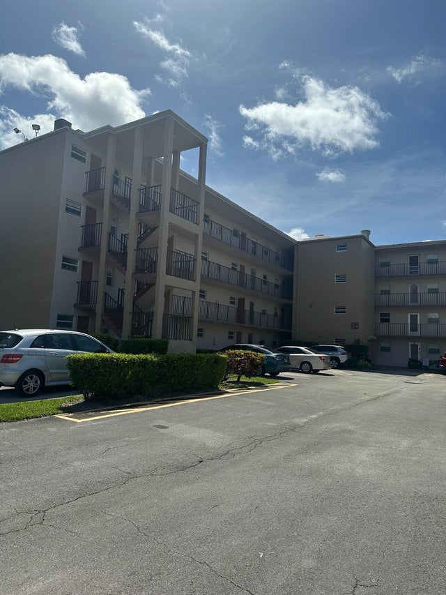 2 of 29 - 225 Bonnie Blvd #116, Palm Springs, FL