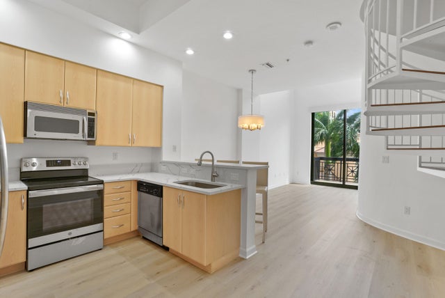 5 of 34 - 801 S Olive Avenue #211, West Palm Beach, FL