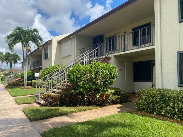 1 of 28 - 7926 Willow Spring Dr #1325, Lake Worth, FL