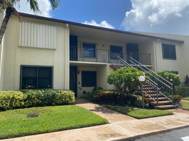 2 of 28 - 7926 Willow Spring Dr #1325, Lake Worth, FL