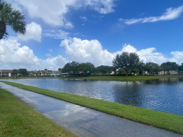 3 of 28 - 7926 Willow Spring Dr #1325, Lake Worth, FL