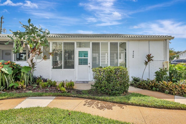 3 of 37 - 2109 Se Wayne Road #2109, Stuart, FL
