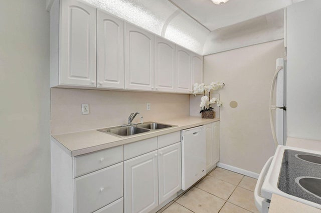 5 of 74 - 1020 Exeter B, Boca Raton, FL