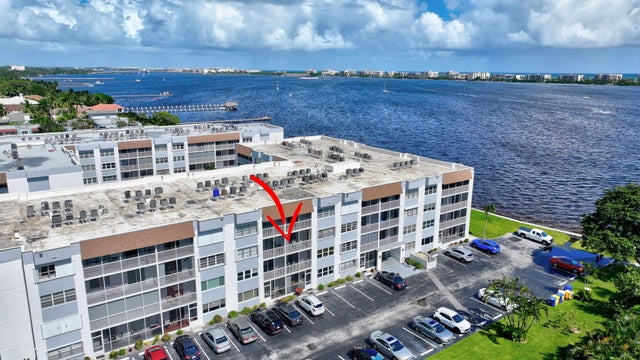 2 of 27 - 1516 S Lakeside Dr #317, Lake Worth Beach, FL