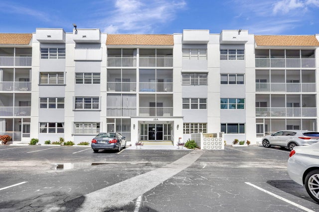 3 of 27 - 1516 S Lakeside Dr #317, Lake Worth Beach, FL