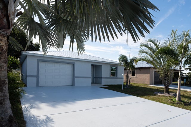 1 of 5 - 24 Se Spanish Wy, Port Saint Lucie, FL