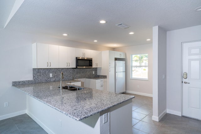 3 of 5 - 24 Se Spanish Wy, Port Saint Lucie, FL