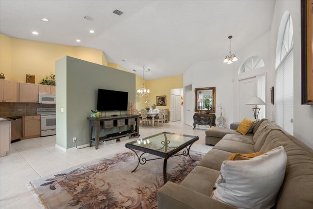 5 of 46 - 4659 Carlton Golf Dr, Lake Worth, FL