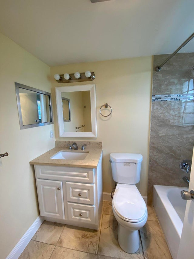 4 of 17 - 205 Salisbury I, West Palm Beach, FL