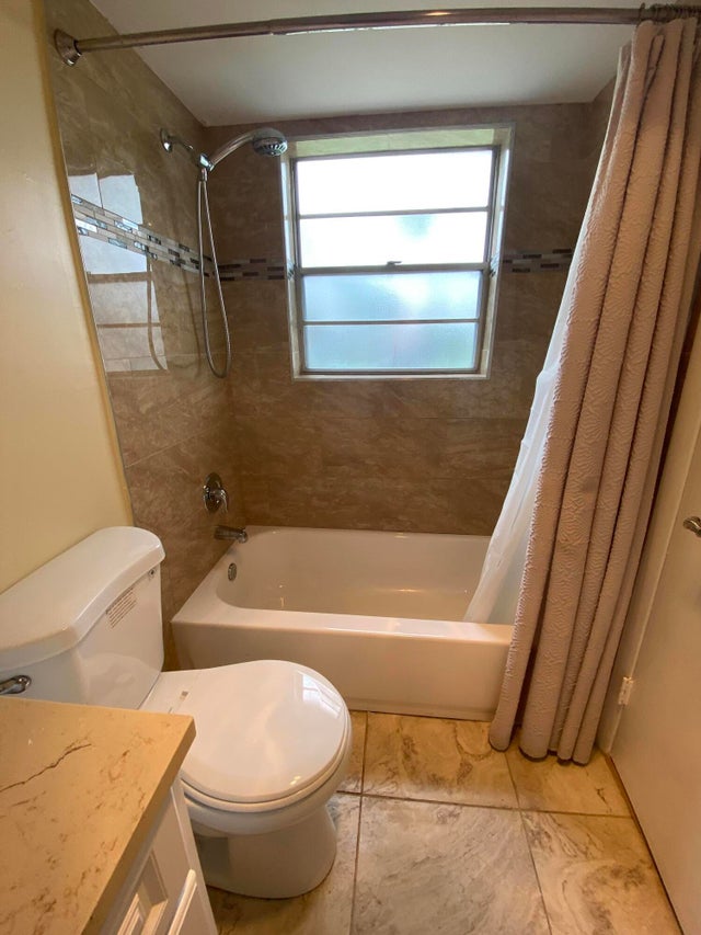 5 of 17 - 205 Salisbury I, West Palm Beach, FL