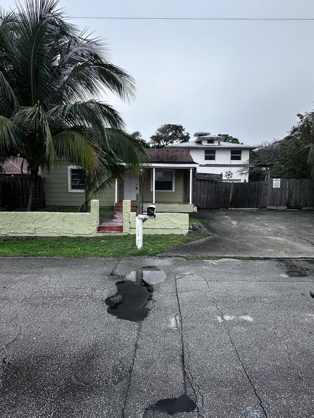 1 of 31 - 130 Ne 4th Avenue, Boynton Beach, FL